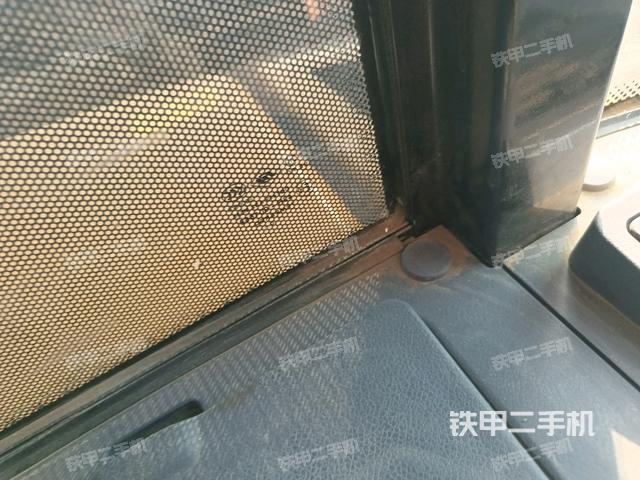 后窗玻璃角標（駕駛室部分）