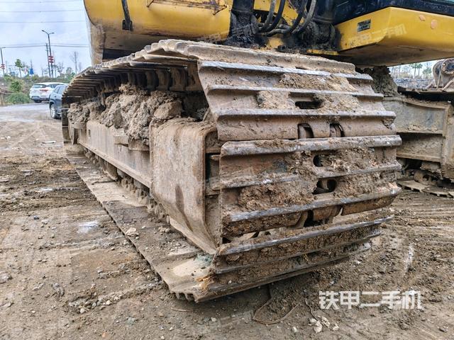 右側(cè)履帶整體(行走機(jī)構(gòu)) 右側(cè)履帶整體(行走機(jī)構(gòu))