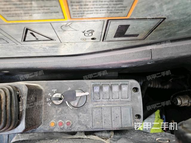 座椅右側(cè)控制臺/鑰匙門/油門/含右手柄（駕駛室部分）