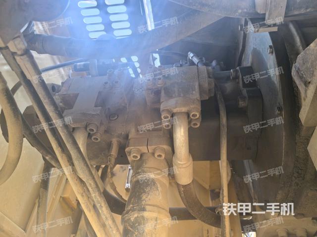 液壓泵艙室正面整體（整機(jī)外觀）