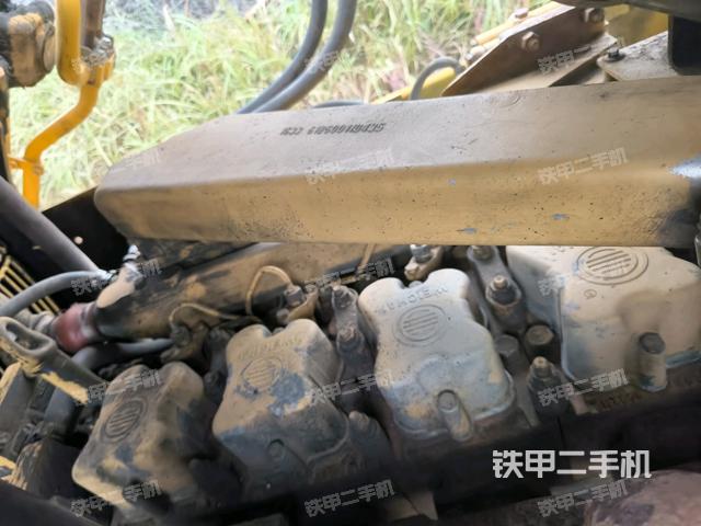 發(fā)動機右側全景（推土機發(fā)動機艙）