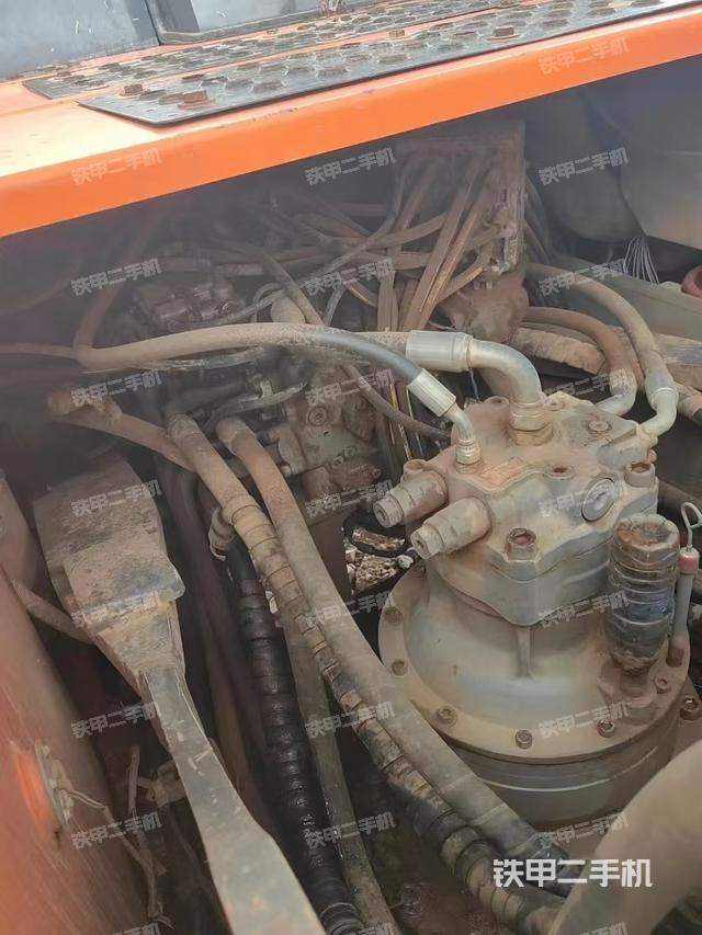 回轉(zhuǎn)馬達和主控閥（整機外觀）