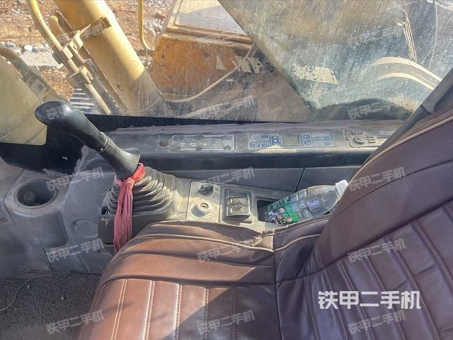 駕駛室左前45度(駕駛室部分) 駕駛室左前45度(駕駛室部分)
