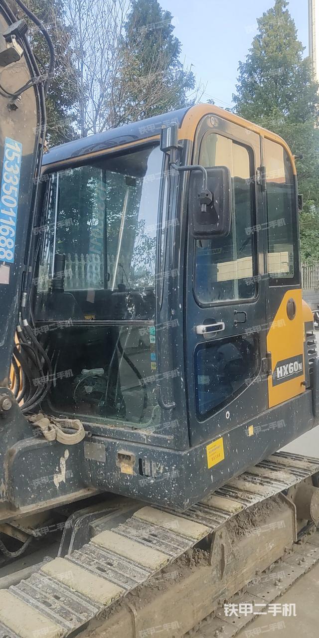 駕駛室整體(整機(jī)外觀) 駕駛室整體(整機(jī)外觀)
