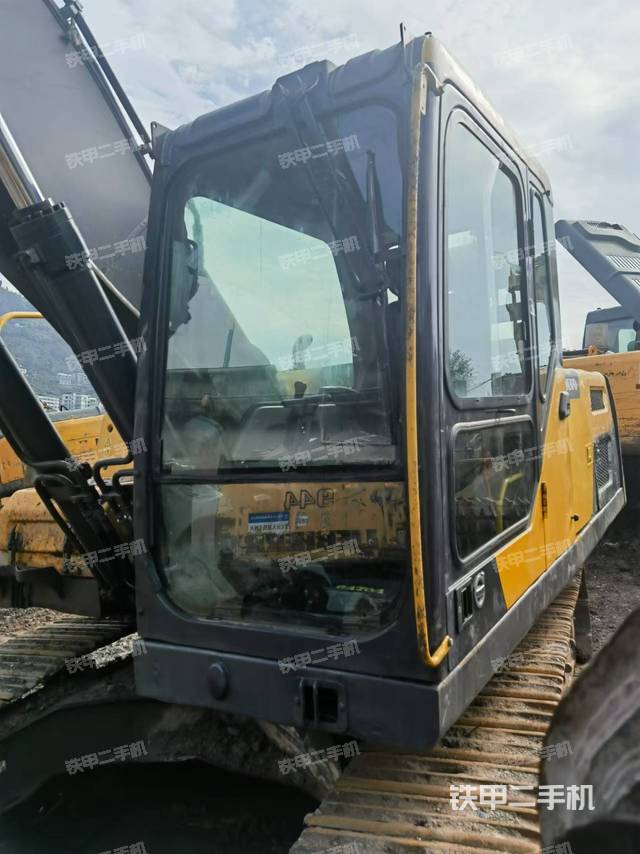 沃尔沃EC220D挖掘机
