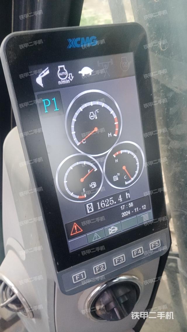 駕駛室整體(整機(jī)外觀) 駕駛室整體(整機(jī)外觀)