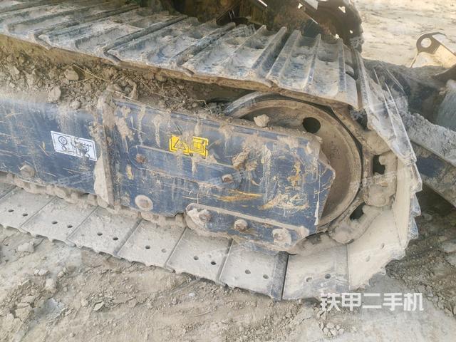 右側(cè)履帶整體?(行走機(jī)構(gòu)) 右側(cè)履帶整體?(行走機(jī)構(gòu))