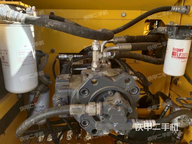 液壓泵艙室正面整體（整機(jī)外觀）