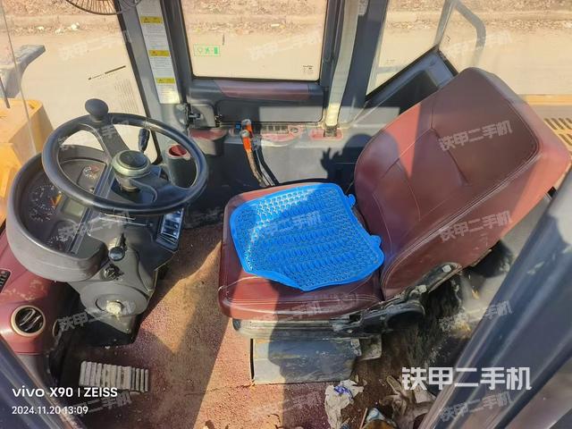 駕駛室工作臺(tái)（整機(jī)外觀及大件）