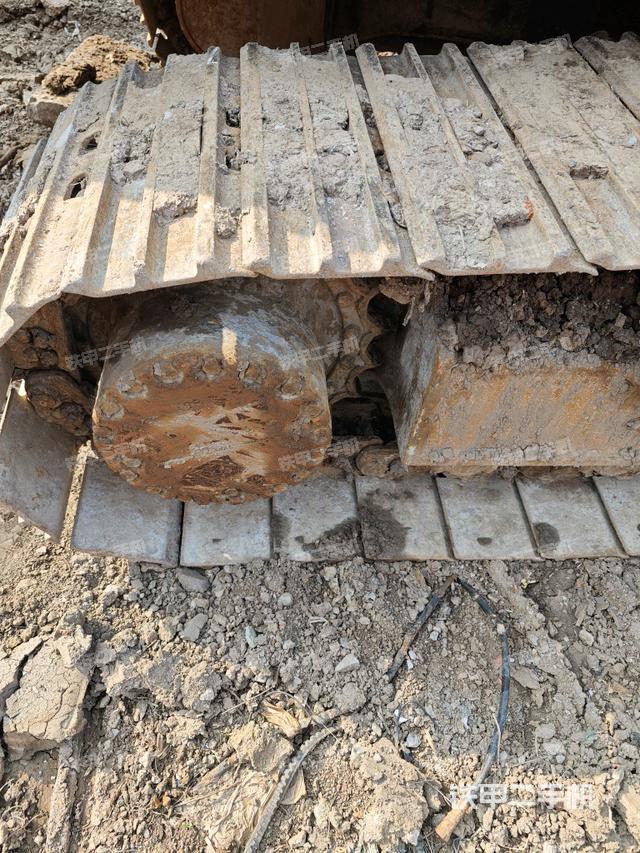 左驅(qū)動輪（行走機構(gòu)）