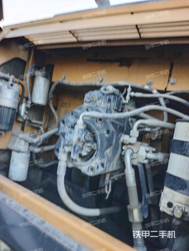 液壓泵艙室正面整體（整機(jī)外觀）