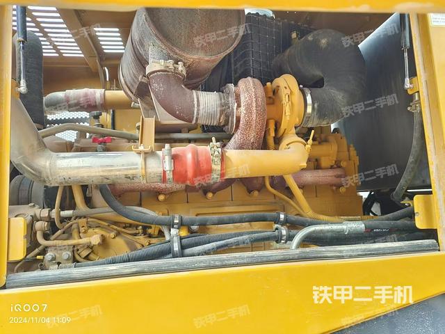 發(fā)動(dòng)機(jī)右側(cè)(整機(jī)外觀及大件) 發(fā)動(dòng)機(jī)右側(cè)(整機(jī)外觀及大件)