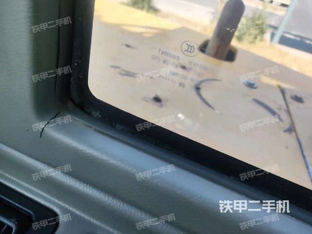 后窗玻璃角標（駕駛室部分）