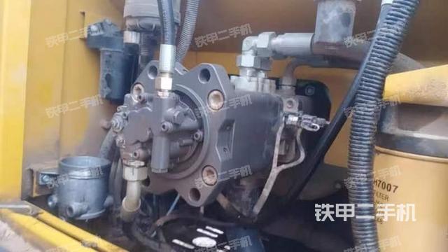 液壓泵艙室正面整體(整機(jī)外觀) 液壓泵艙室正面整體(整機(jī)外觀)