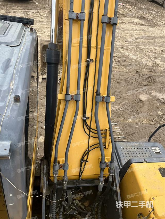 大臂背部俯視（工作和回轉(zhuǎn)裝置）