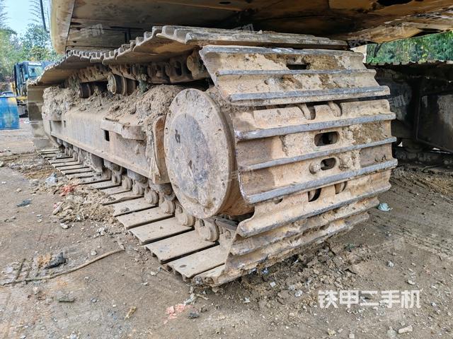 左側(cè)履帶整體?(行走機(jī)構(gòu)) 左側(cè)履帶整體?(行走機(jī)構(gòu))