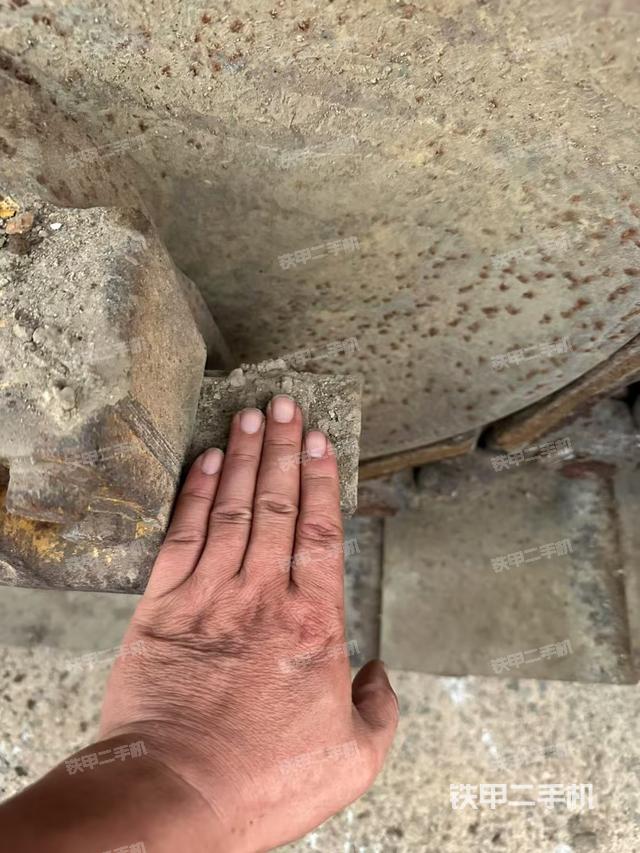 左驅動輪（推土機底盤及工作裝置）