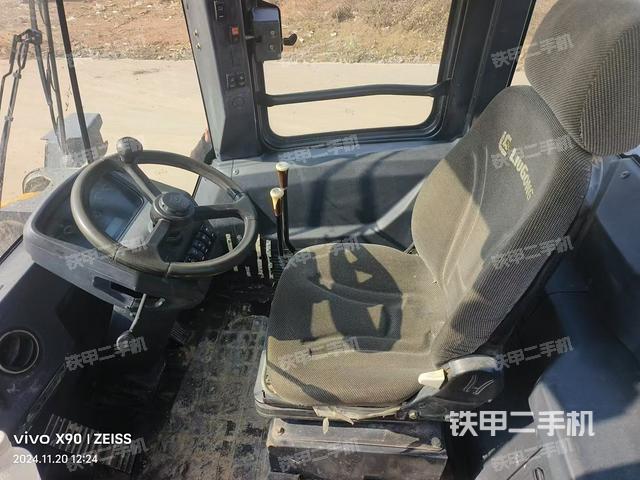 駕駛室工作臺（整機外觀及大件）