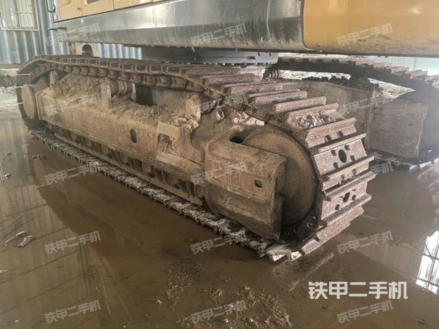 單側(cè)履帶整體(整機外觀) 單側(cè)履帶整體(整機外觀)