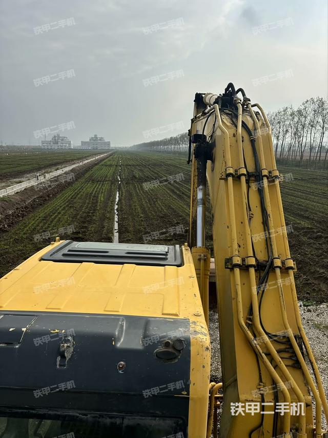 大臂背部俯視（工作和回轉(zhuǎn)裝置）