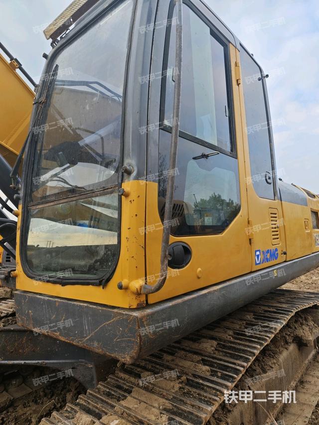 駕駛室左前45度（駕駛室部分）