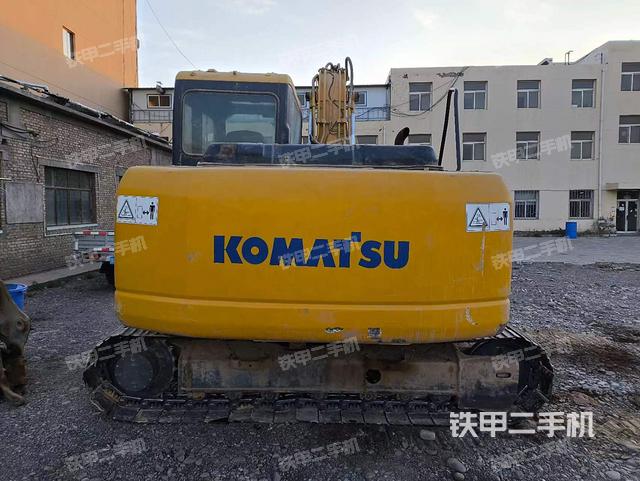 單側(cè)履帶整體(整機(jī)外觀) 單側(cè)履帶整體(整機(jī)外觀)