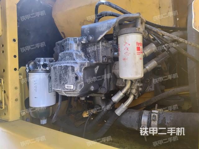 液壓泵艙室正面整體(整機(jī)外觀) 液壓泵艙室正面整體(整機(jī)外觀)