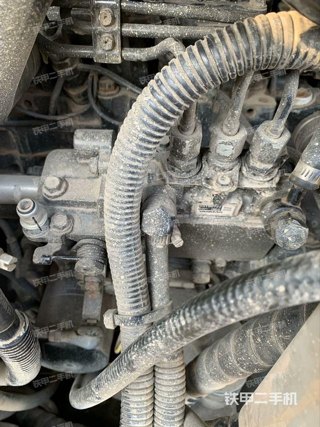 液壓泵艙室正面整體(整機(jī)外觀) 液壓泵艙室正面整體(整機(jī)外觀)