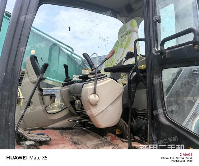 駕駛室整體(整機(jī)外觀) 駕駛室整體(整機(jī)外觀)