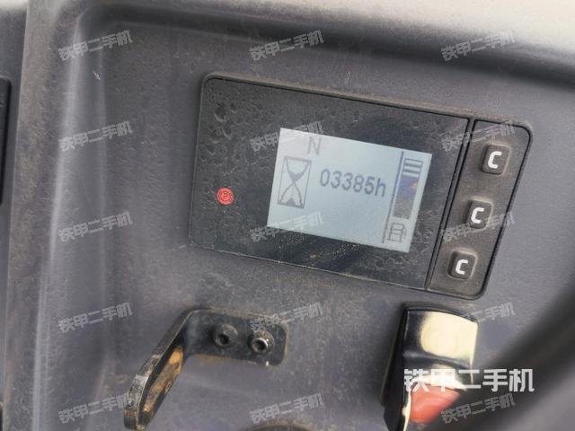 駕駛室操作臺(tái)（設(shè)備外觀及核心部件）