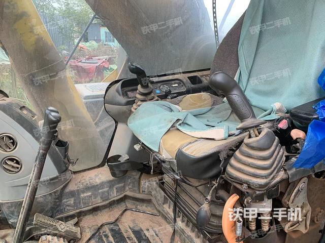 駕駛室整體（整機(jī)外觀）