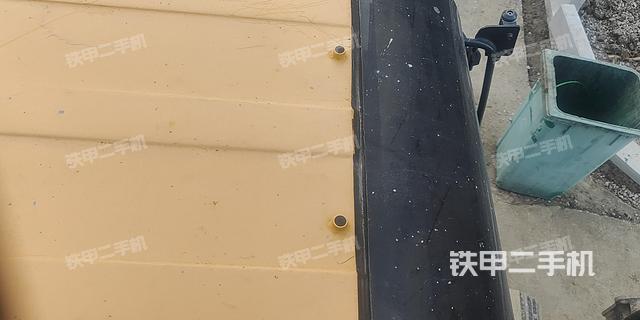 駕駛室頂部(整機(jī)外觀) 駕駛室頂部(整機(jī)外觀)