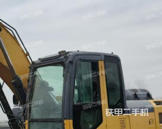 駕駛室頂部(整機(jī)外觀) 駕駛室頂部(整機(jī)外觀)