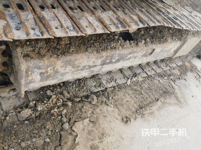 單側(cè)履帶整體(整機(jī)外觀) 單側(cè)履帶整體(整機(jī)外觀)