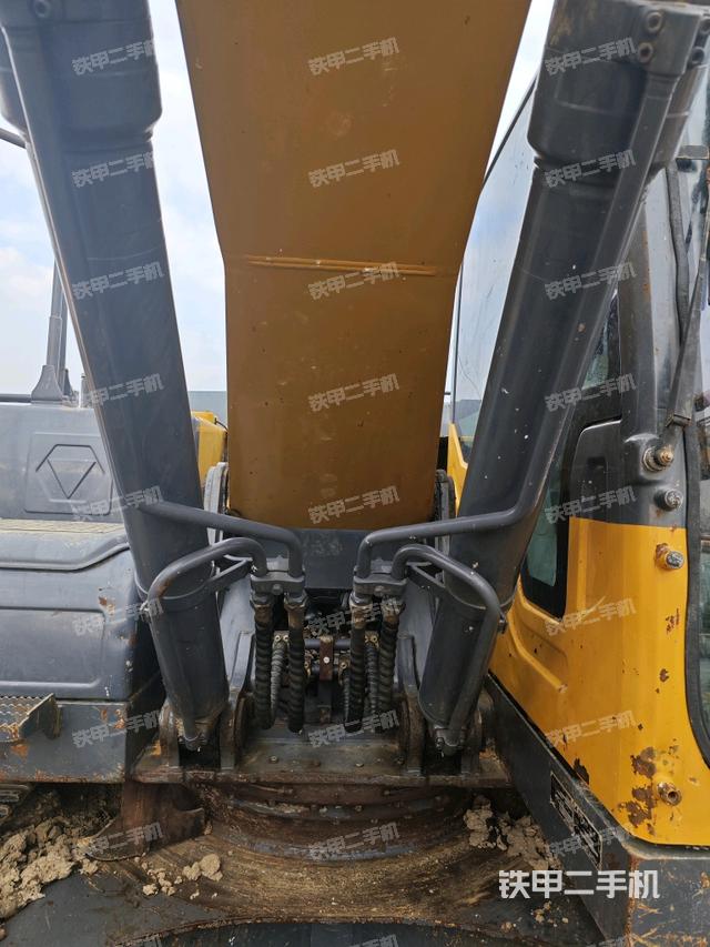 大臂油缸整體?豎拍（工作和回轉(zhuǎn)裝置）