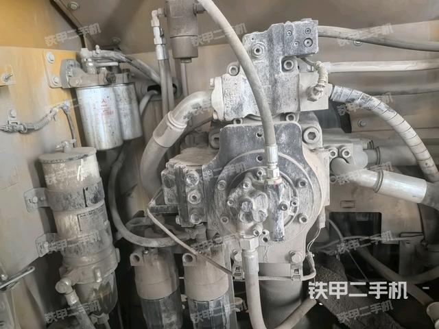 液壓泵艙室正面整體(整機外觀) 液壓泵艙室正面整體(整機外觀)
