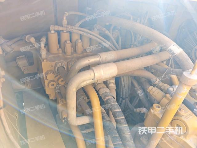 回轉馬達和主控閥（整機外觀）