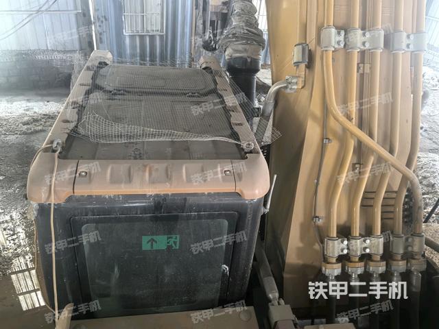 駕駛室頂部(整機外觀) 駕駛室頂部(整機外觀)