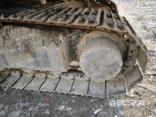 左驅(qū)動輪（行走機構(gòu)）