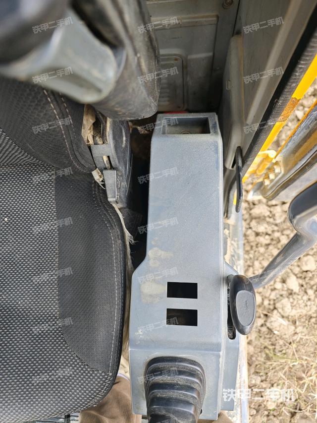 座椅左側(cè)控制臺(tái)/音響/含左手柄（駕駛室部分）