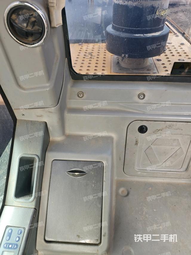 后窗玻璃角標(biāo)（駕駛室部分）