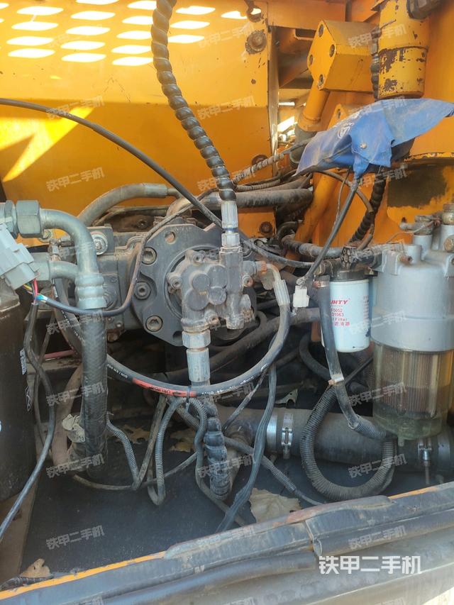 液壓泵艙室正面整體（整機(jī)外觀）