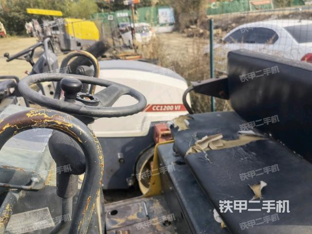 駕駛室操作臺(設備外觀及核心部件) 駕駛室操作臺(設備外觀及核心部件)