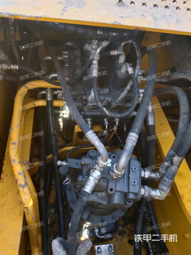 回轉(zhuǎn)馬達(dá)和主控閥（整機(jī)外觀）