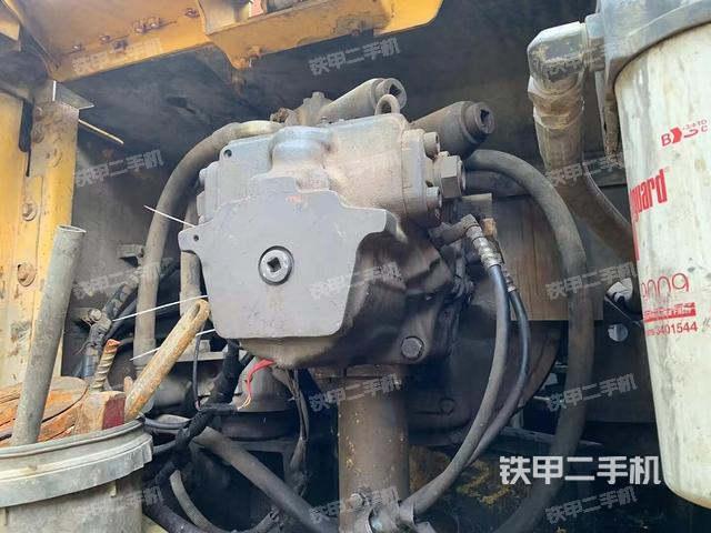 液壓泵艙室正面整體(整機(jī)外觀) 液壓泵艙室正面整體(整機(jī)外觀)