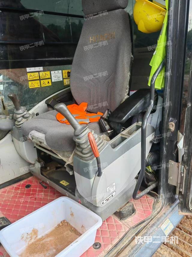 駕駛室整體（整機外觀）