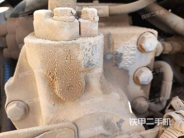 駕駛室整體(整機(jī)外觀) 駕駛室整體(整機(jī)外觀)