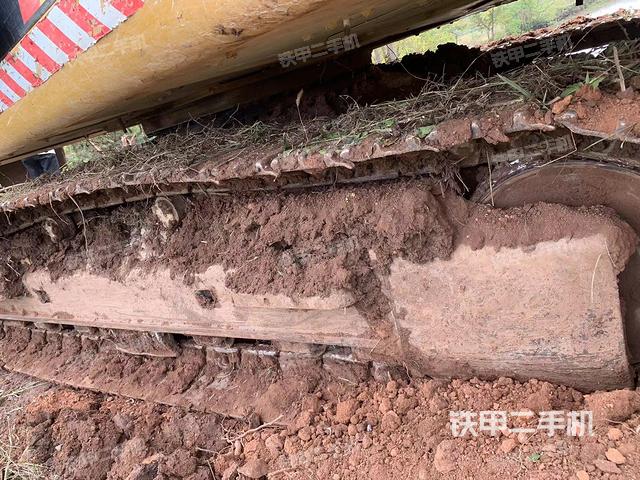 單側(cè)履帶整體(整機(jī)外觀) 單側(cè)履帶整體(整機(jī)外觀)