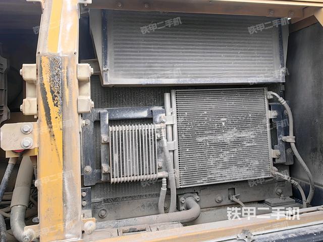 散熱器正面(大件艙室) 散熱器正面(大件艙室)