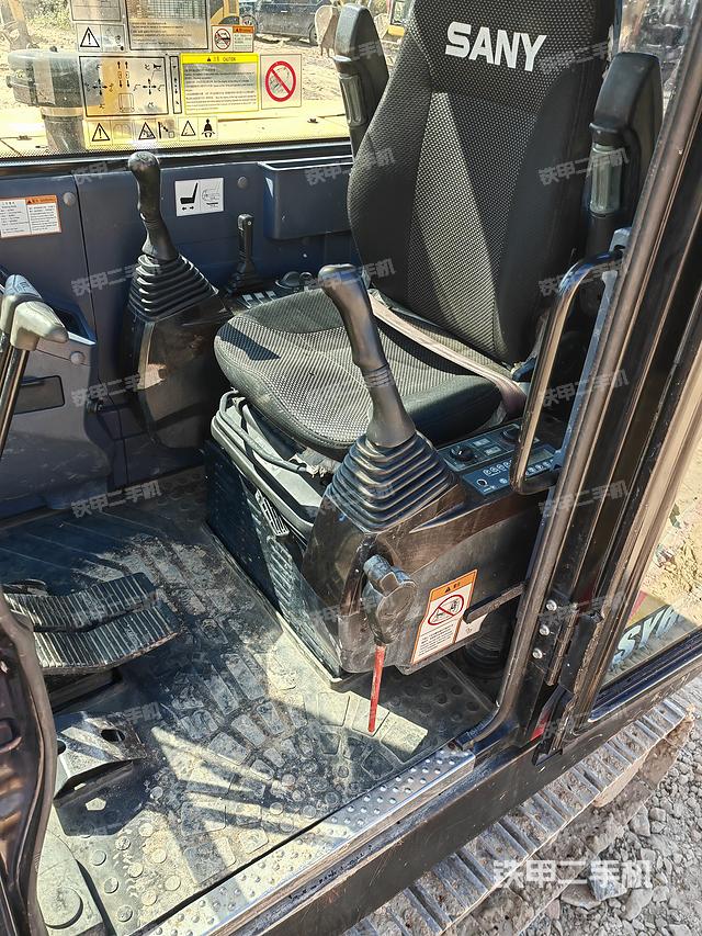 駕駛室整體（整機(jī)外觀）